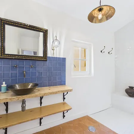 Elegant 3br Townhouse W/ En-suite Baths - Mouraria | By Airnest 펜션 *