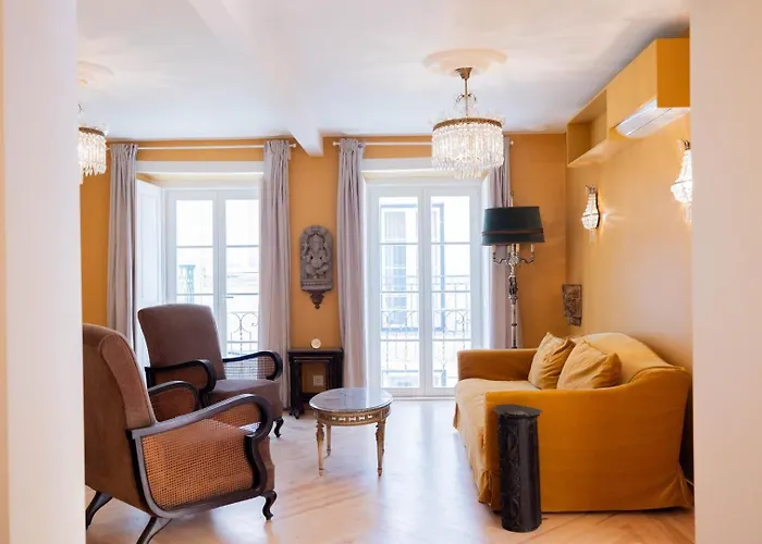 Elegant 3br Townhouse W/ En-suite Baths - Mouraria | By Airnest Lisboa