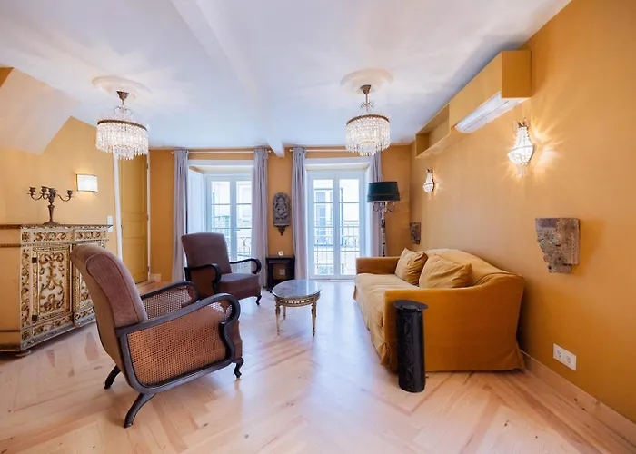 Elegant 3br Townhouse W/ En-suite Baths - Mouraria | By Airnest