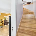 Hébergement de vacances Elegant 3br Townhouse W/ En-suite Baths - Mouraria | By Airnest