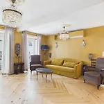 Elegant 3br Townhouse W/ En-suite Baths - Mouraria | By Airnest Feriehus