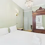 Elegant 3br Townhouse W/ En-suite Baths - Mouraria | By Airnest Feriehus