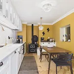 Elegant 3br Townhouse W/ En-suite Baths - Mouraria | By Airnest Lisboa