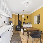 Elegant 3br Townhouse W/ En-suite Baths - Mouraria | By Airnest Hébergement de vacances *