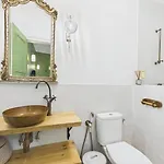 Elegant 3br Townhouse W/ En-suite Baths - Mouraria | By Airnest Feriehus Lisboa