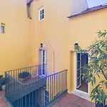 Elegant 3br Townhouse W/ En-suite Baths - Mouraria | By Airnest Feriehus *