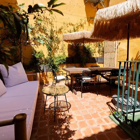 Elegant 3br Townhouse W/ En-suite Baths - Mouraria | By Airnest Будинок відпочинку Лісабон