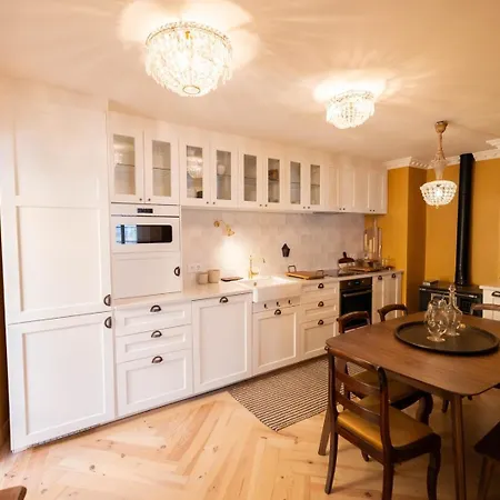 Будинок відпочинку Elegant 3br Townhouse W/ En-suite Baths - Mouraria | By Airnest