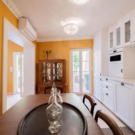 Feriehus Elegant 3br Townhouse W/ En-suite Baths - Mouraria | By Airnest *