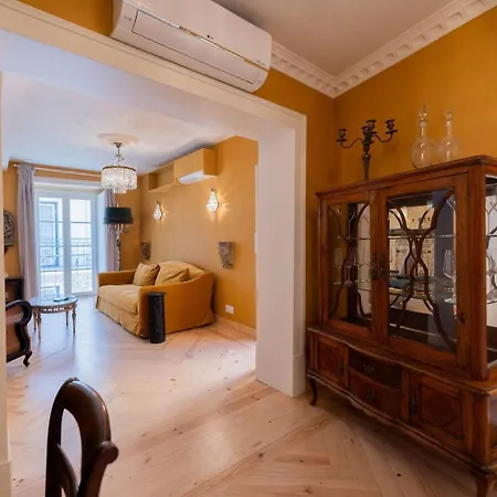 Feriehus Elegant 3br Townhouse W/ En-suite Baths - Mouraria | By Airnest Lisboa
