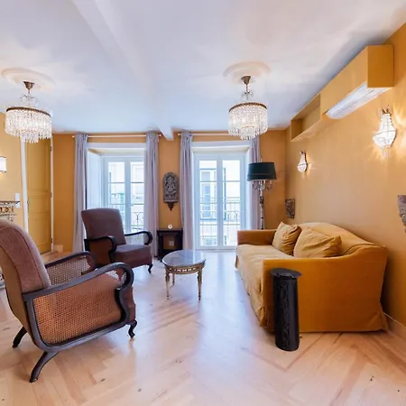 Elegant 3br Townhouse W/ En-suite Baths - Mouraria | By Airnest