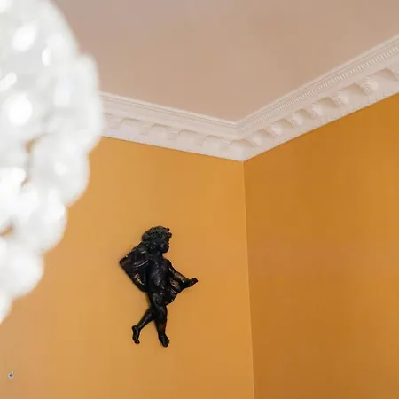 Elegant 3br Townhouse W/ En-suite Baths - Mouraria | By Airnest * Lisbon