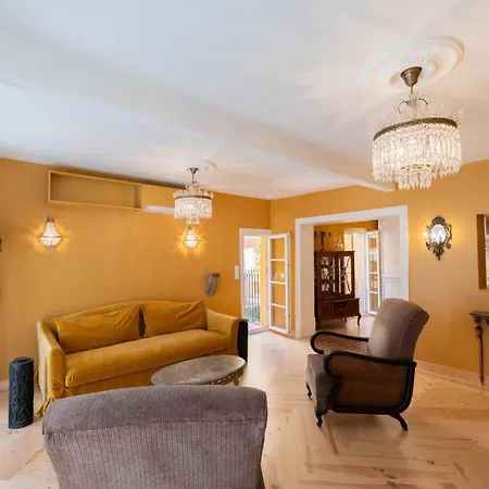 Holiday home Elegant 3br Townhouse W/ En-suite Baths - Mouraria | By Airnest Lisbon