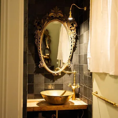 Dom wakacyjny Elegant 3br Townhouse W/ En-suite Baths - Mouraria | By Airnest Lizbona