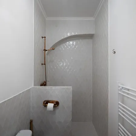 Elegant 3br Townhouse W/ En-suite Baths - Mouraria | By Airnest Lizbona