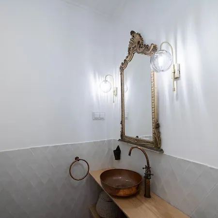 Elegant 3br Townhouse W/ En-suite Baths - Mouraria | By Airnest *