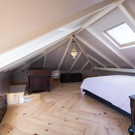 Elegant 3br Townhouse W/ En-suite Baths - Mouraria | By Airnest Lisbon