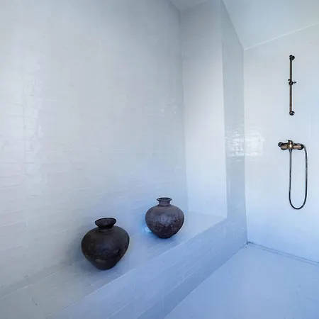 Elegant 3br Townhouse W/ En-suite Baths - Mouraria | By Airnest * Lisbon