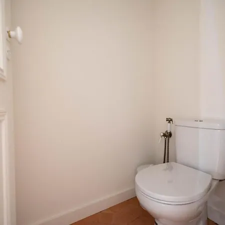 Holiday home Elegant 3br Townhouse W/ En-suite Baths - Mouraria | By Airnest Lisbon