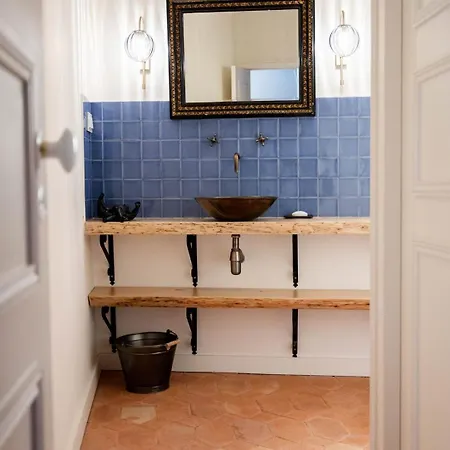 Elegant 3br Townhouse W/ En-suite Baths - Mouraria | By Airnest * Lisbon