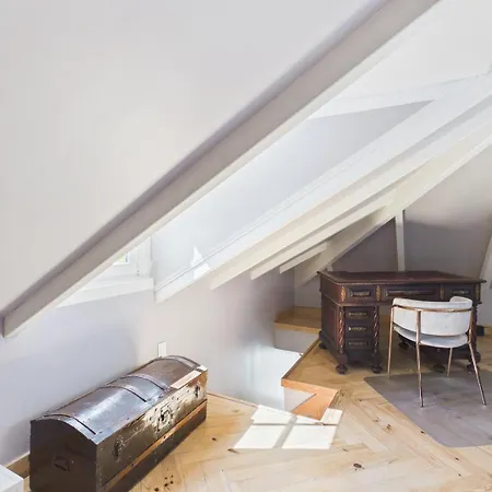 Prázdninový dům Elegant 3br Townhouse W/ En-suite Baths - Mouraria | By Airnest Lisboa