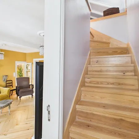 Prázdninový dům Elegant 3br Townhouse W/ En-suite Baths - Mouraria | By Airnest