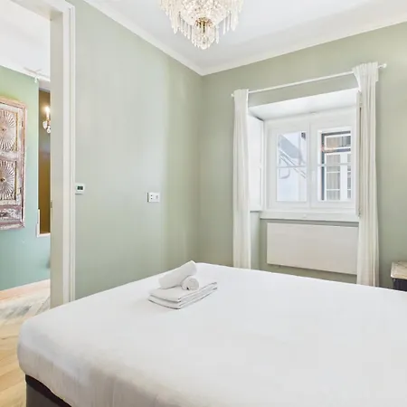 Elegant 3br Townhouse W/ En-suite Baths - Mouraria | By Airnest Lisboa