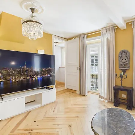 Elegant 3br Townhouse W/ En-suite Baths - Mouraria | By Airnest * Lisboa