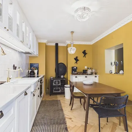 Elegant 3br Townhouse W/ En-suite Baths - Mouraria | By Airnest Holiday home *