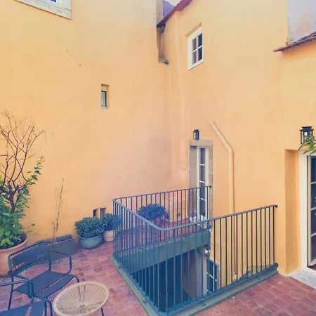 Elegant 3br Townhouse W/ En-suite Baths - Mouraria | By Airnest Lisboa