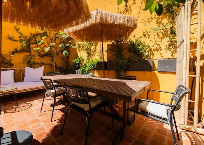 Dom wakacyjny Elegant 3br Townhouse W/ En-suite Baths - Mouraria | By Airnest Lizbona