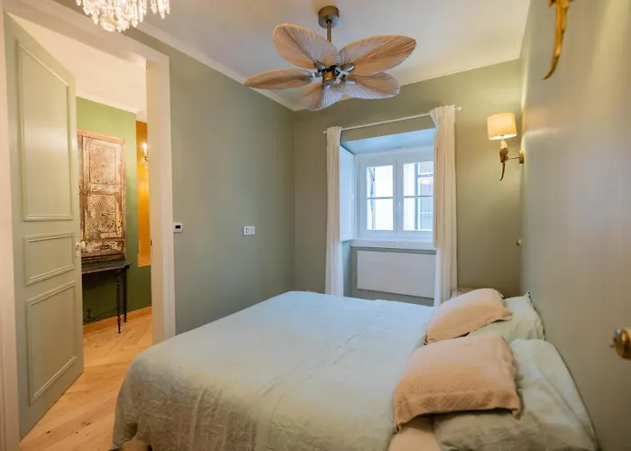 Elegant 3br Townhouse W/ En-suite Baths - Mouraria | By Airnest Feriehus *