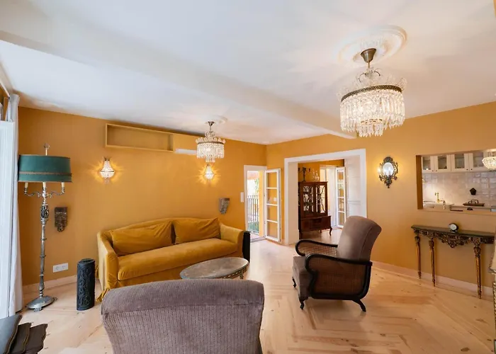 Dom wakacyjny Elegant 3br Townhouse W/ En-suite Baths - Mouraria | By Airnest Lizbona