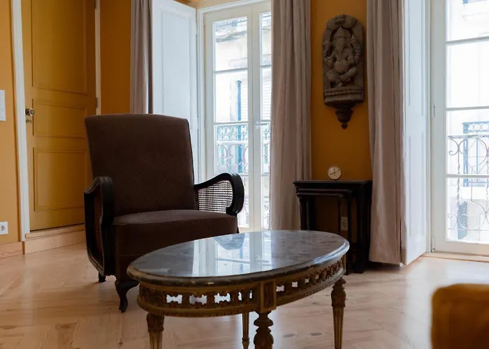 Будинок відпочинку Elegant 3br Townhouse W/ En-suite Baths - Mouraria | By Airnest