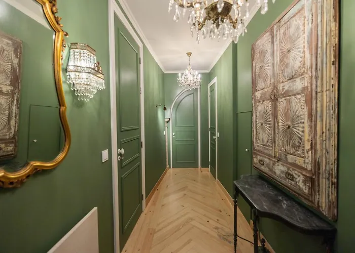 Elegant 3br Townhouse W/ En-suite Baths - Mouraria | By Airnest Будинок відпочинку Лісабон