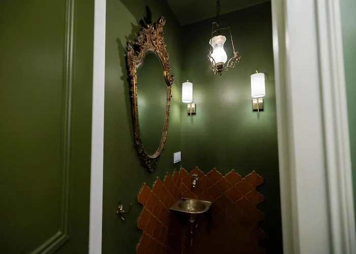 Feriehus Elegant 3br Townhouse W/ En-suite Baths - Mouraria | By Airnest Lisboa