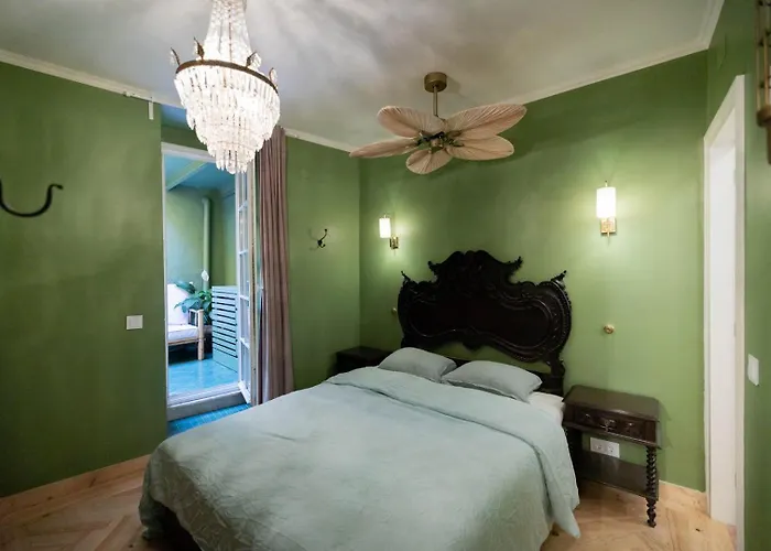 Elegant 3br Townhouse W/ En-suite Baths - Mouraria | By Airnest Будинок відпочинку Лісабон