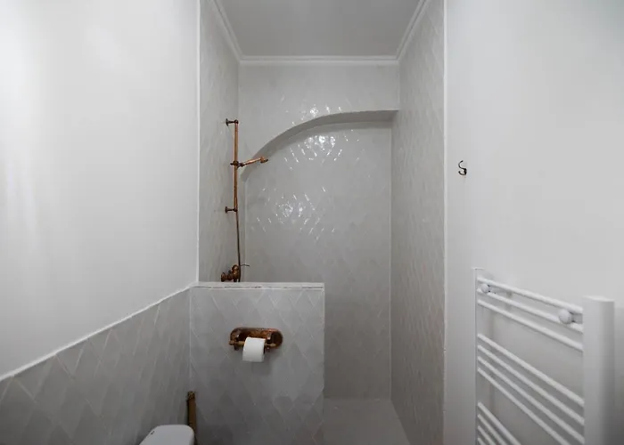 Elegant 3br Townhouse W/ En-suite Baths - Mouraria | By Airnest Lizbona