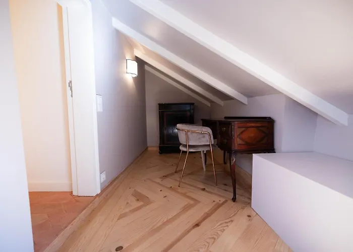 Elegant 3br Townhouse W/ En-suite Baths - Mouraria | By Airnest Будинок відпочинку *