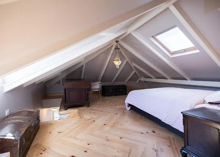 Elegant 3br Townhouse W/ En-suite Baths - Mouraria | By Airnest Лісабон