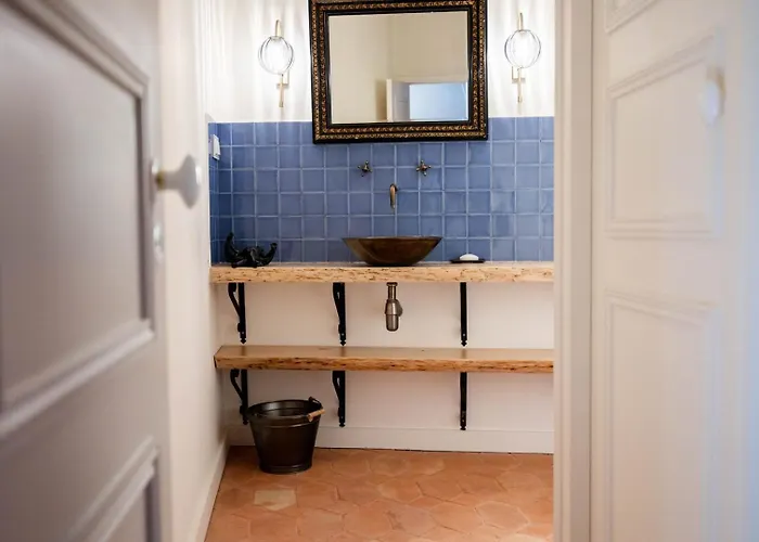 Elegant 3br Townhouse W/ En-suite Baths - Mouraria | By Airnest * Lizbona