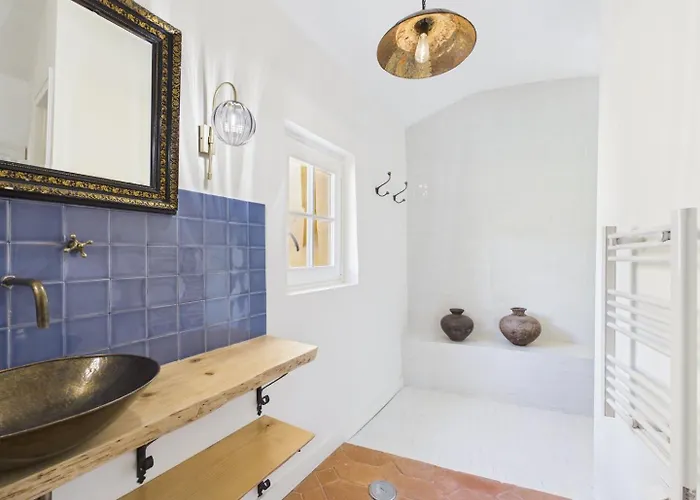 Elegant 3br Townhouse W/ En-suite Baths - Mouraria | By Airnest *