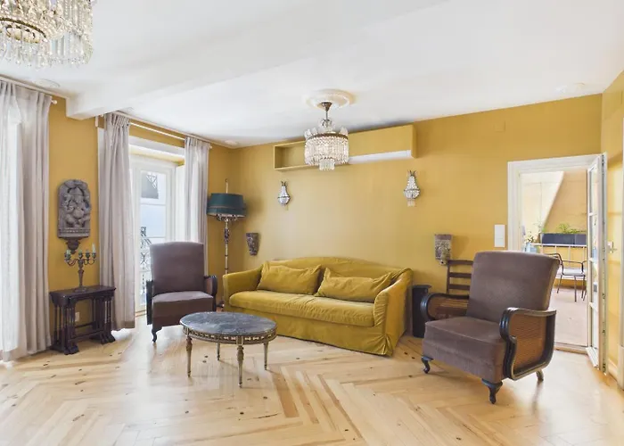 Elegant 3br Townhouse W/ En-suite Baths - Mouraria | By Airnest