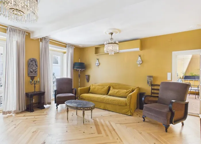 Elegant 3br Townhouse W/ En-suite Baths - Mouraria | By Airnest *