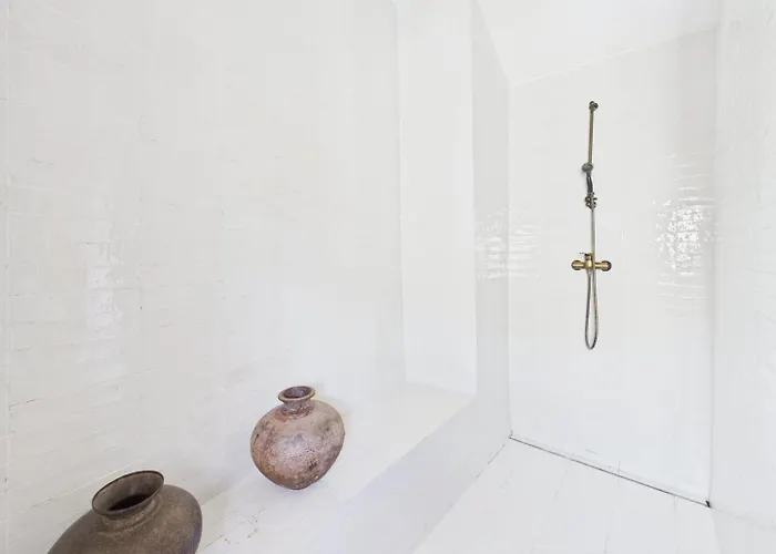 Elegant 3br Townhouse W/ En-suite Baths - Mouraria | By Airnest *