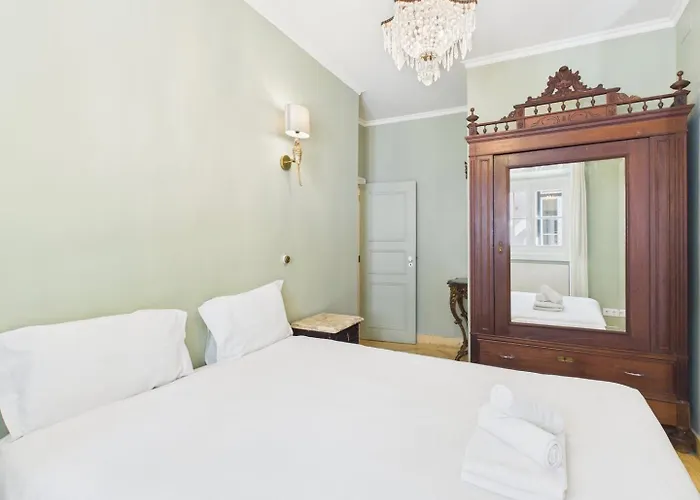 Elegant 3br Townhouse W/ En-suite Baths - Mouraria | By Airnest Holiday home