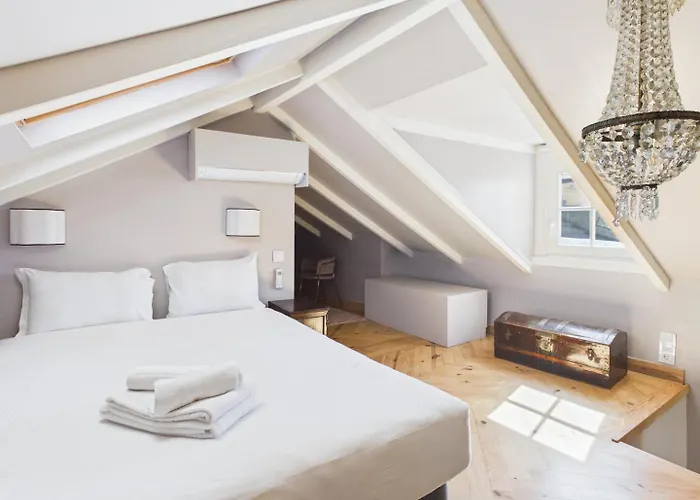 Elegant 3br Townhouse W/ En-suite Baths - Mouraria | By Airnest Holiday home Lisbon