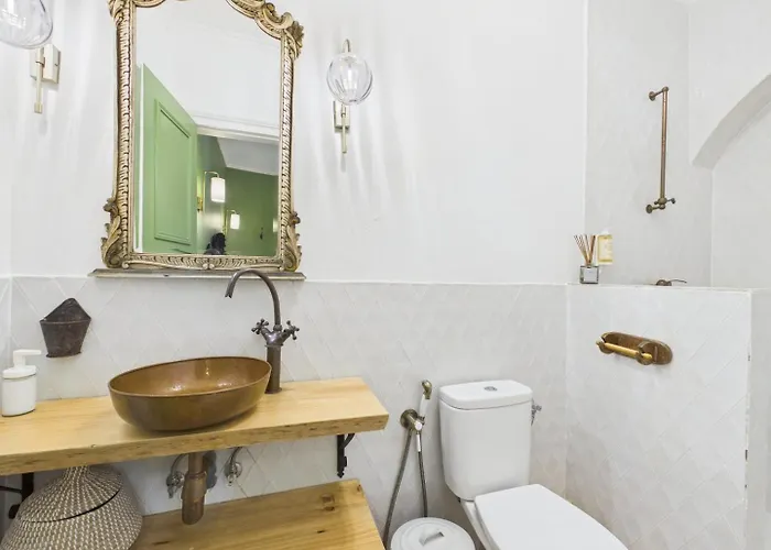 Elegant 3br Townhouse W/ En-suite Baths - Mouraria | By Airnest Holiday home Lisbon