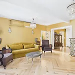 Elegant 3br Townhouse W/ En-suite Baths - Mouraria | By Airnest * Lisbon