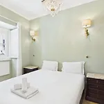 Elegant 3br Townhouse W/ En-suite Baths - Mouraria | By Airnest Holiday home Lisbon